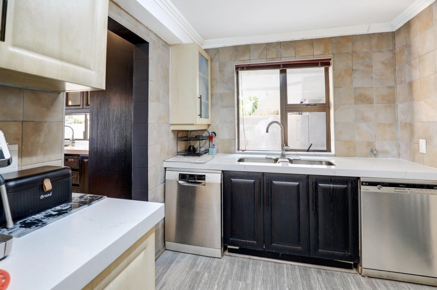 5 Bedroom Property for Sale in Welgemoed Western Cape